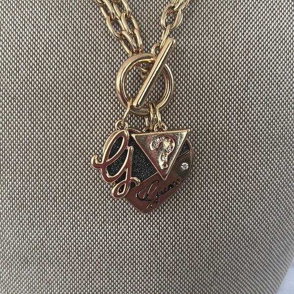 Guess gold toned necklace toggle clasp - Picture 3 of 5